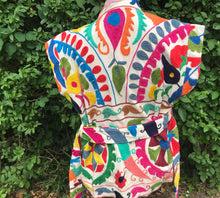 Load image into Gallery viewer, Vest med kantha broderi